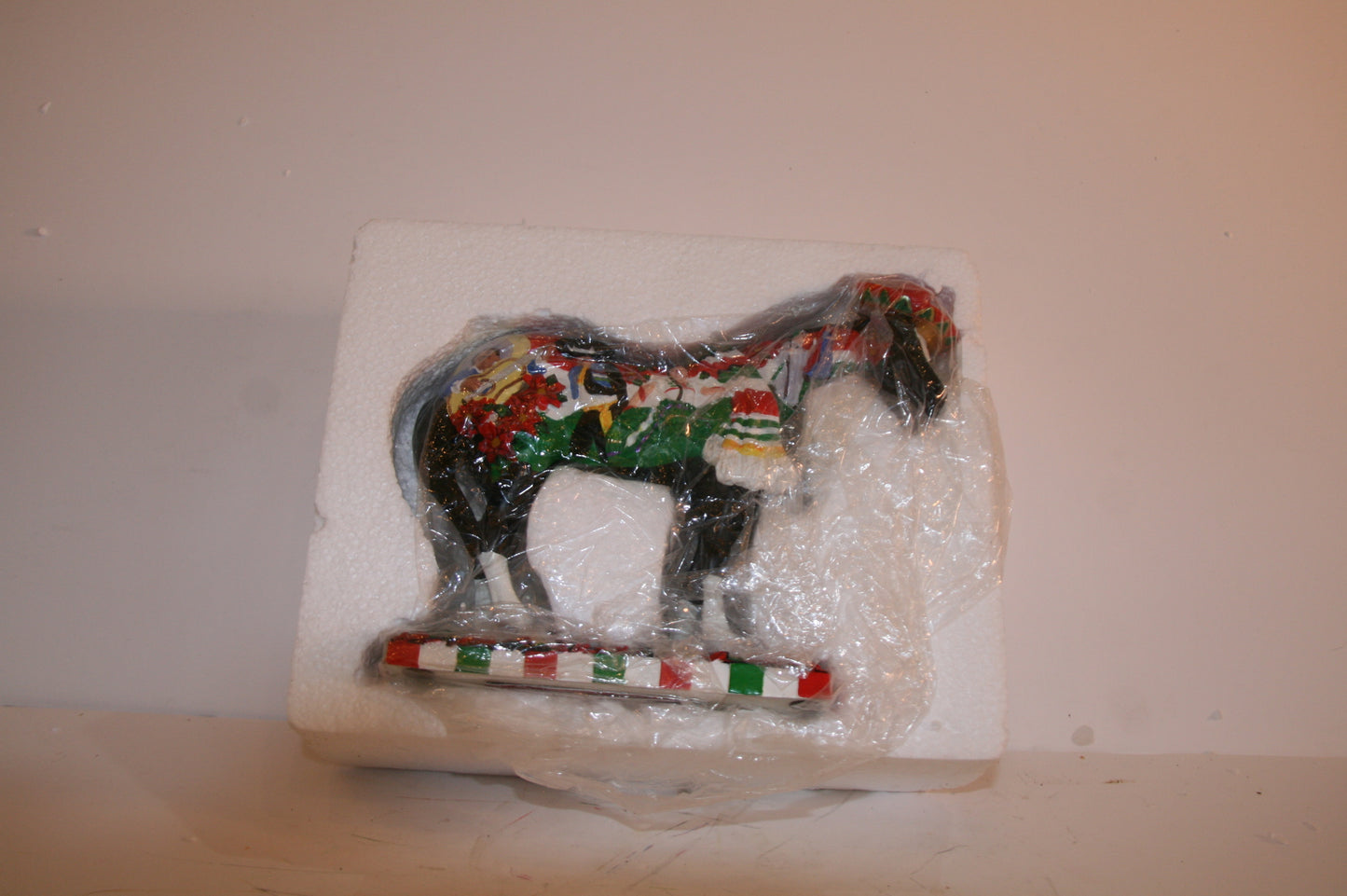 Enesco The Trail of Painted Ponies Feliz Navidad Figurine